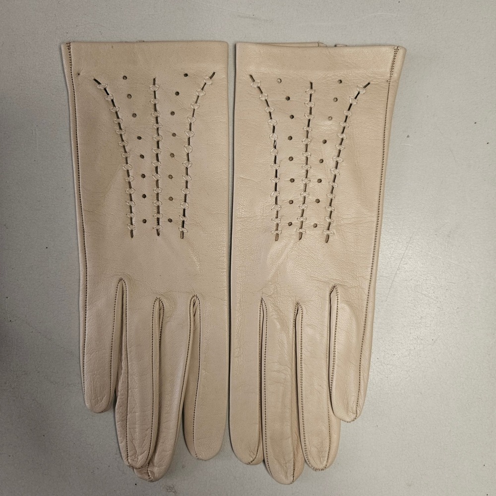 Vintage Womens Cream‎ Leather Gloves Perforated Stitched Detail Beige 6.5 50s